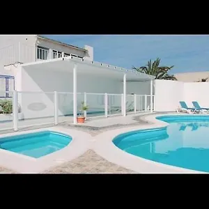 https://stunning-2-bedroom-2-bathroom-2-minutes-to-beach.puertodelcarmen-hotels.org