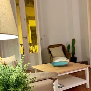 https://luz-y-sencillez-en-el-centro-historico-de-malaga.hotelsinnerja.org
